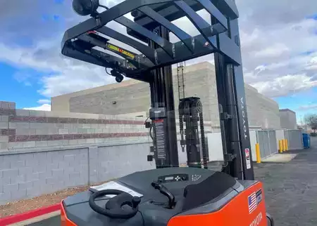 Montacargas de Pasillo Angosto 2020  Toyota 9BRU18 (9)