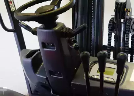 Montacargas Eléctrico (4 ruedas) 2026  Octane FB25 (6)