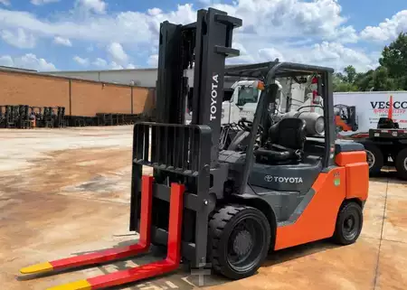 Montacargas GLP 2020  Toyota 8FGC60U (1)