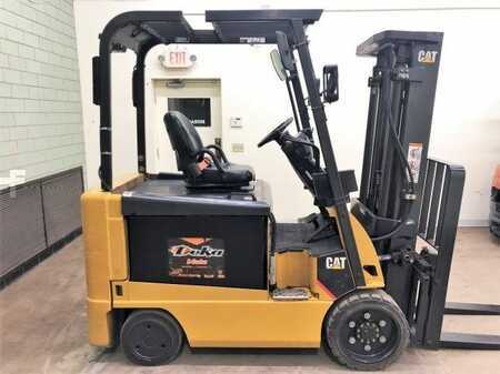 Eléctrica de 4 ruedas 2009  CAT Lift Trucks E6000 (1)