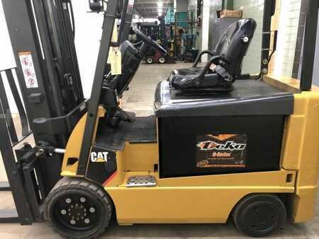 Eléctrica de 4 ruedas 2009  CAT Lift Trucks E6000 (2)