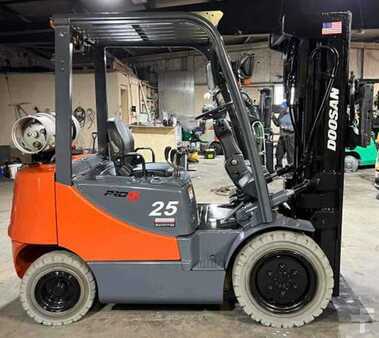 Doosan G25E-5