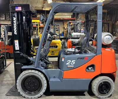 Doosan G25E-5