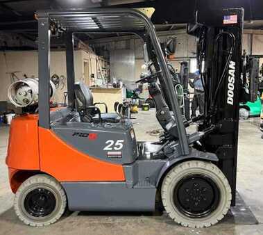 Doosan G25E-5