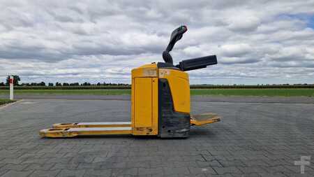 Transpallet elettrici 2015  Jungheinrich ERE 120 (2)