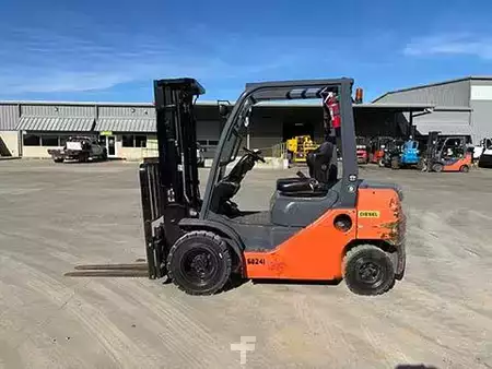 Montacargas diésel 2019  Toyota 8FDU25 (1)