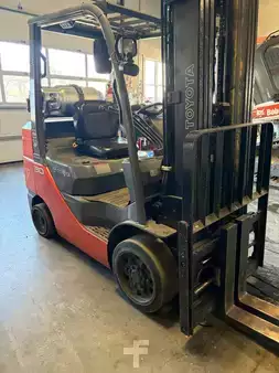 Propane Forklifts 2015  Toyota 8FGCU30 (1)