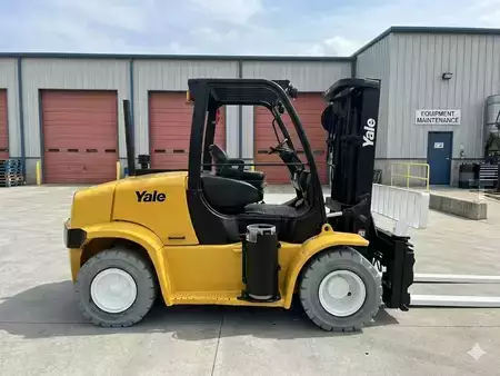 Propane Forklifts 2014  Yale GLP155VX (1)
