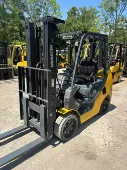 Montacargas GLP 2017  Komatsu FG30SHT-16 (1)