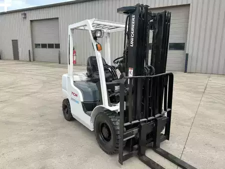 Montacargas diésel 2014  Unicarriers FHD25 (1)