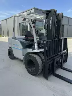 Montacargas diésel 2017  Unicarriers PF80YD (1)