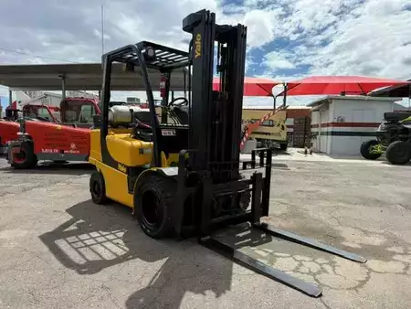 Propane Forklifts 2015  Yale GLP060VX (1)
