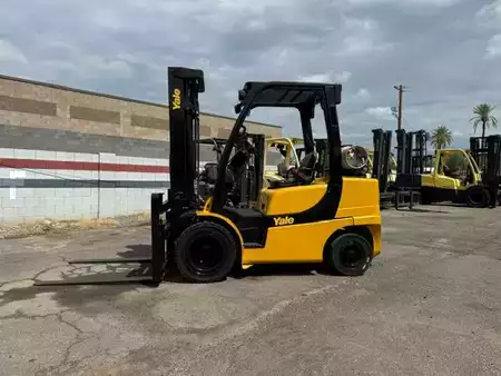 Propane Forklifts 2015  Yale GLP060VX (4)