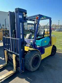 Propane Forklifts 2001  Komatsu FG40ZT-7 (2)