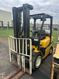 Propane Forklifts 2011  Yale GLP060VX (2)