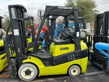Propane Forklifts 2015  Clark C25CL (1)