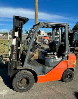 Propane Forklifts 2017  Toyota 8FGU25 (1)