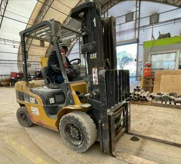 Diesel Forklifts 2011  CAT Lift Trucks P6000D (2)