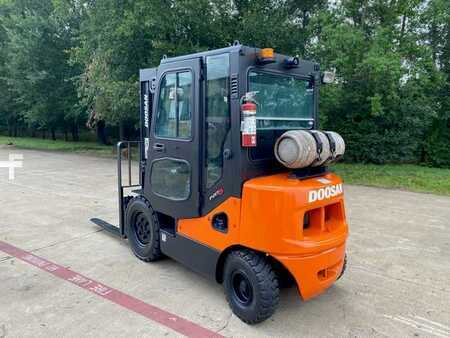 Carretilla elevadora GLP 2014  Doosan G25E-5 (2)