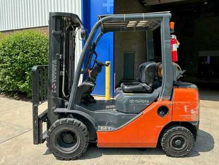 Propane Forklifts 2012  Toyota 8FGU25 (1)
