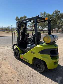 Propane Forklifts 2021  Clark S25L (4)