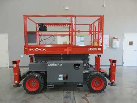 Rough Terrain Forklifts 2024  Skyjack SJ6832 RT (1)