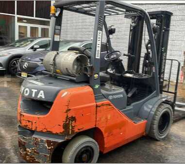 Propane Forklifts 2016  Toyota 8FGU25 (1)