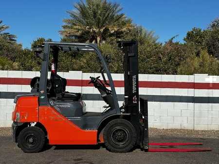 Propane Forklifts 2014  Toyota 8FGU25 (1)