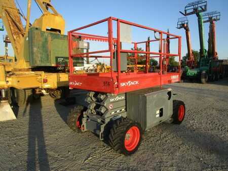 Rough Terrain Forklifts 2016  Skyjack SJ6826 RT (1)