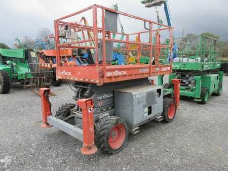 Rough Terrain Forklifts 2014  Skyjack SJ6832 RT (1)