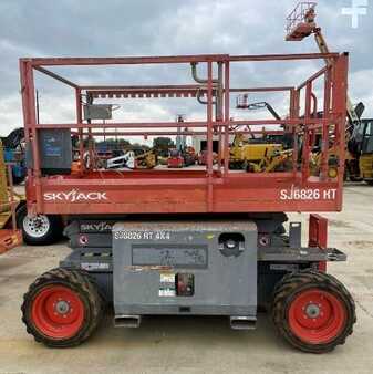 Rough Terrain Forklifts 2014  Skyjack SJ6826 RT (1)