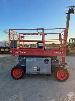 Rough Terrain Forklifts 2016  Skyjack SJ6826 RT (1)