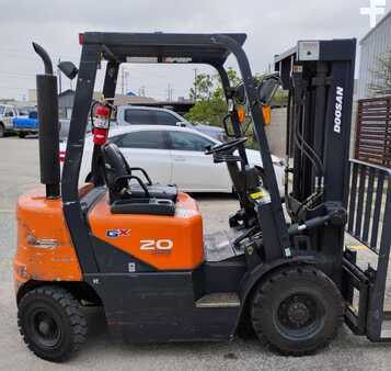 Diesel Forklifts 2010  Doosan D20G (1)