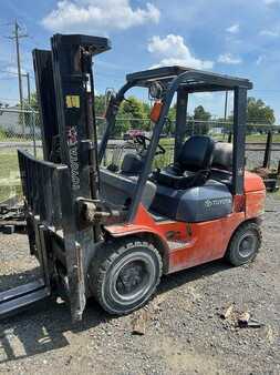 Carretilla elevadora GLP 2004  Toyota 7FGU30 (1)