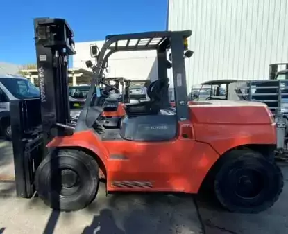 Carretillas Gasolina 2009  Toyota 7FGU70 (2)