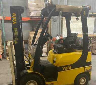 Propane Forklifts 2018  Yale GLP040SVX (1)