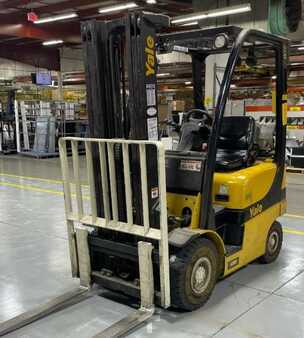 Propane Forklifts 2017  Yale GLP035VX (1)