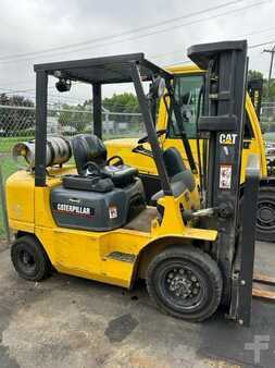 Propane Forklifts 2002  CAT Lift Trucks GP25K (1)