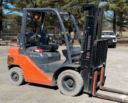 Propane Forklifts 2018  Toyota 8FGU25 (1)