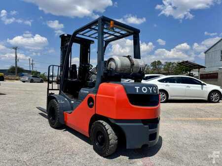 Propane Forklifts 2011  Toyota 8FGU25 (1)