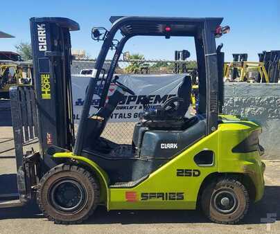 Diesel Forklifts 2021  Clark S25D (1)