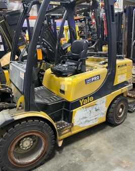 Propane Forklifts 2012  Yale GLP060VX (1)