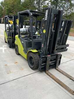 Propane Forklifts 2018  Clark S30L (1)