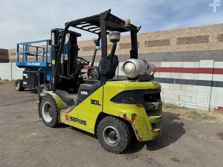 Propane Forklifts 2018  Clark S30L (2)