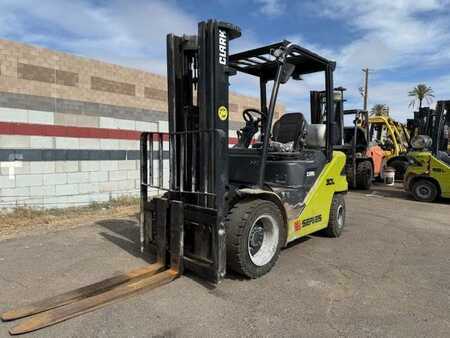 Propane Forklifts 2018  Clark S30L (3)
