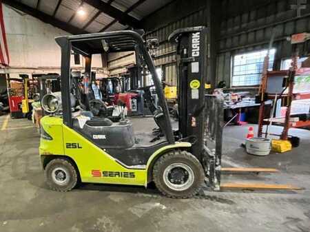 Propane Forklifts 2018  Clark S25L (1)