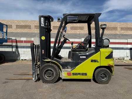 Propane Forklifts 2018  Clark S25L (5)