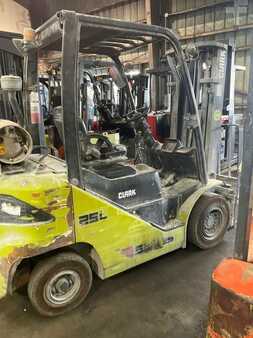 Propane Forklifts 2018  Clark S25L (1)