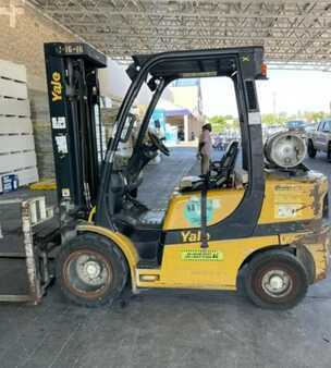 Propane Forklifts 2016  Yale GLP060VX (1)