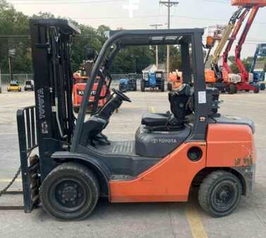 Diesel Forklifts 2013  Toyota 8FGU30 (1)